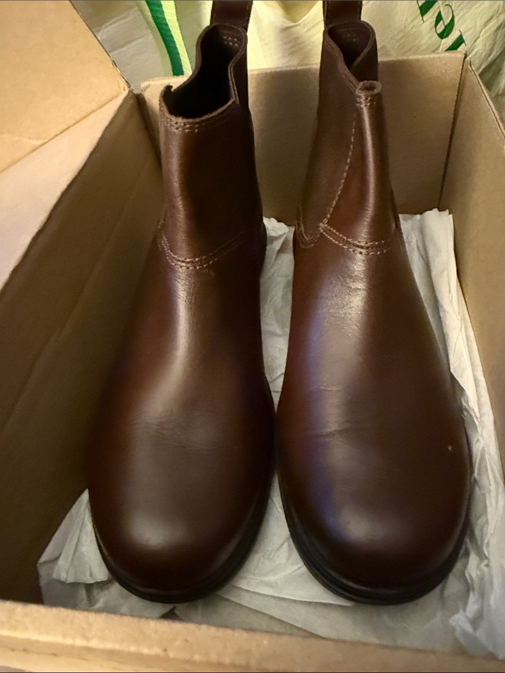 Ugg - Picture 7 of 7